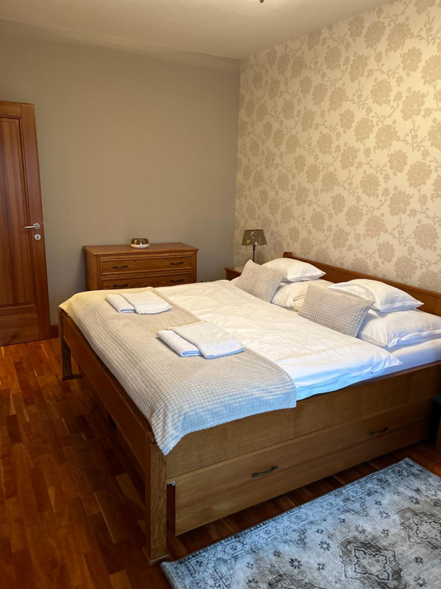 Danube Terrace Elegant With 2 Bedroom With Free Air Conditioner And Private Parking Budapeste Exterior foto